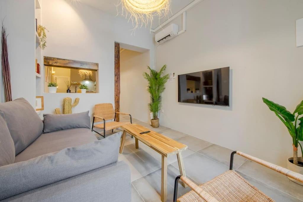 Cool Deluxe Interior Design A 2 Min De Gran Via Apartment Мадрид Екстериор снимка
